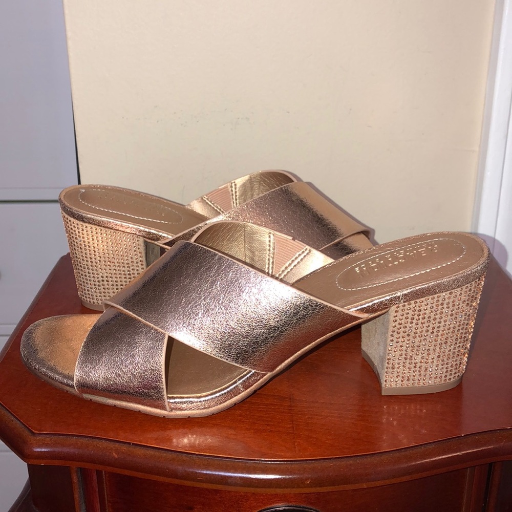 Kenneth Cole Reaction MassAway Rose Gold- Size 8.5